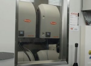 Teste de impacto em inversores fotovoltaicos da Fronius