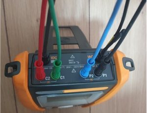 Conexão dos terminais de medição com o equipamento de teste