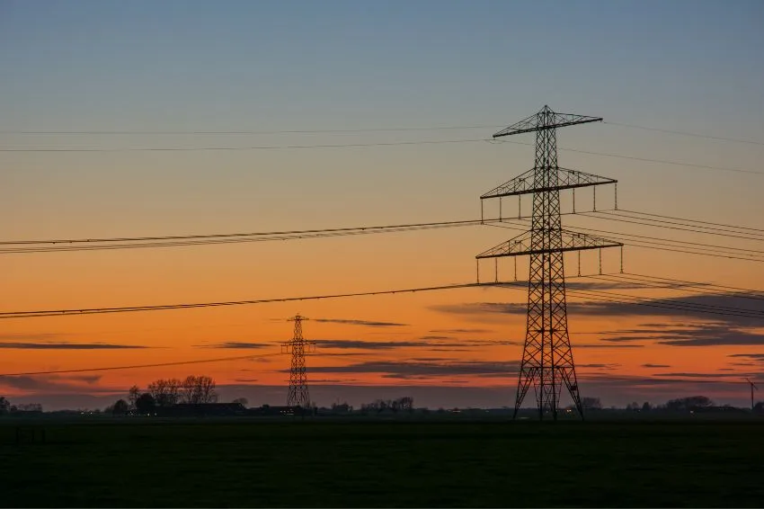 Canal Solar - Modernização da rede elétrica vai beneficiar 4,5 milhões de paranaenses