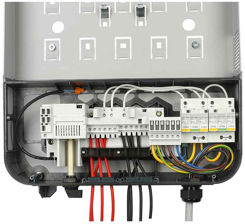 Figura 4:  O DPS interno oferece proteção aos circuitos eletrônicos do inversor. Foto: Fronius