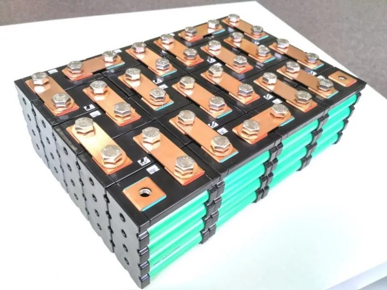 Figura 1: Pack de baterias de íons de lítio formado pela associação de células em série. Fonte: Energus Power/Divulgação