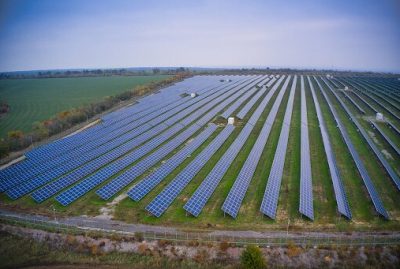 Figura 1 - O número de descargas atmosféricas que atinge uma usina solar é diretamente proporcional a sua área.