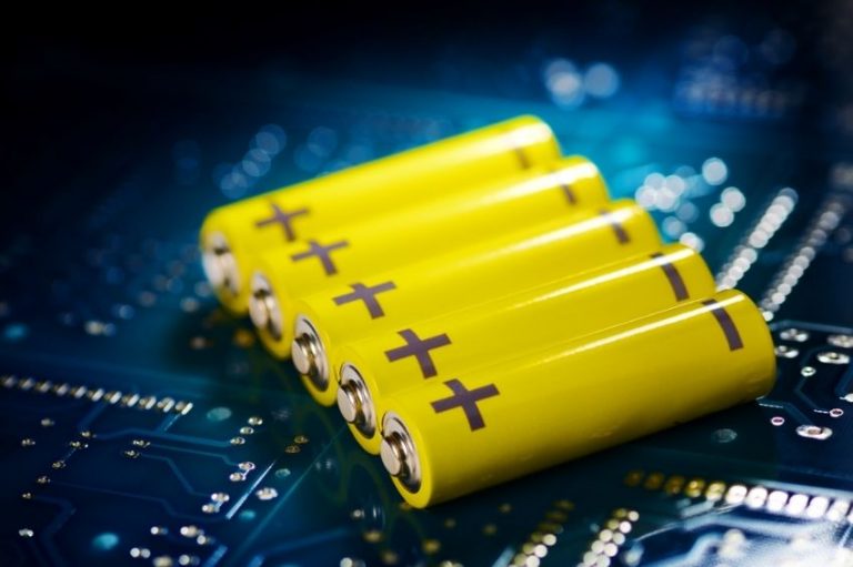Smart battery banks with lithium-ion cells