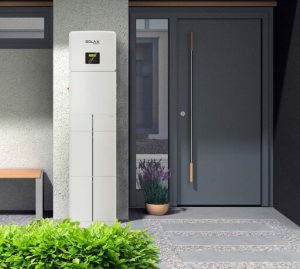 sistema híbrido (solar FV e baterias) com solução integrad. Fonte: Solax Power/reprodução