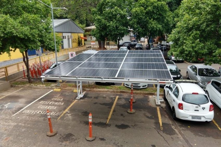 Carport instalado no estacionamento da USP de São Carlos. Foto ARaymond divulgação