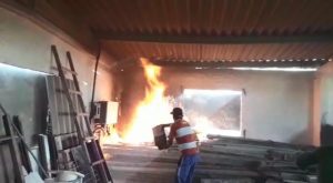 Figura 14 – Incêndio ocorrido por arco elétrico nos condutores de corrente contínua