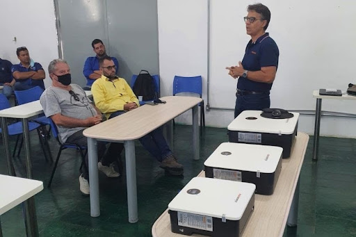 Carlos Trotta, gerente nacional da Sunways no Brasil, realiza treinamento em Jaú (SP). Foto: Sunwats/divulgação