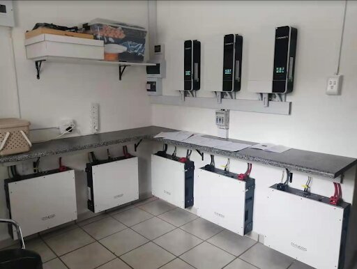 Características do banco de baterias de lítio A48100 da Dyness