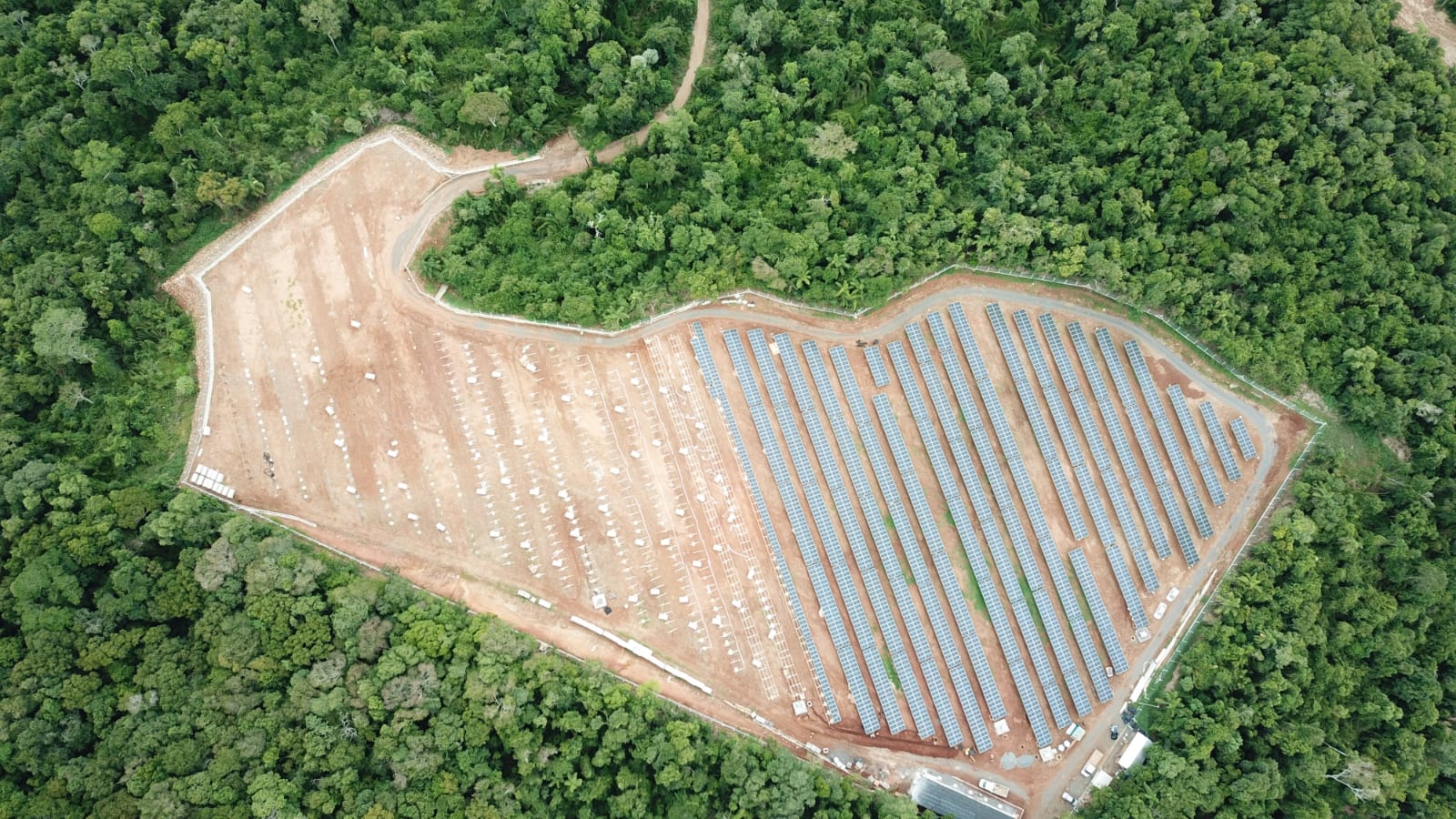 O sistema fotovoltaico ocupa uma área de cerca de13.500 m². Foto: Nexen/Divulgação