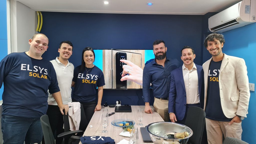 Equipe de profissionais da Elsys e YouSolar. Foto: Canal Solar