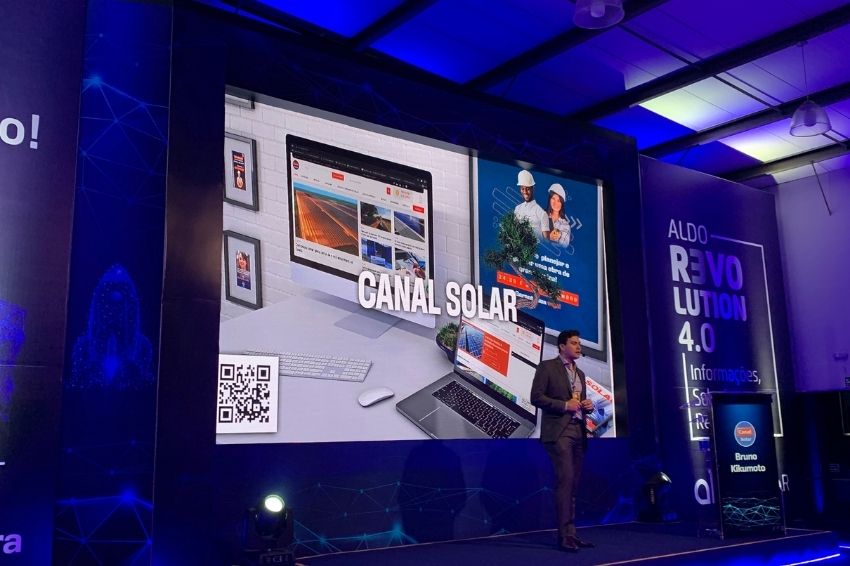 Bruno Kikumoto, diretor do Canal Solar, ministra palestra sobre armazenamento de energia. Foto: Canal Solar