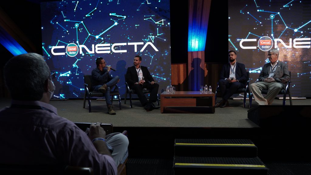 Painel de discussão sobre O&M. Foto: Canal Solar