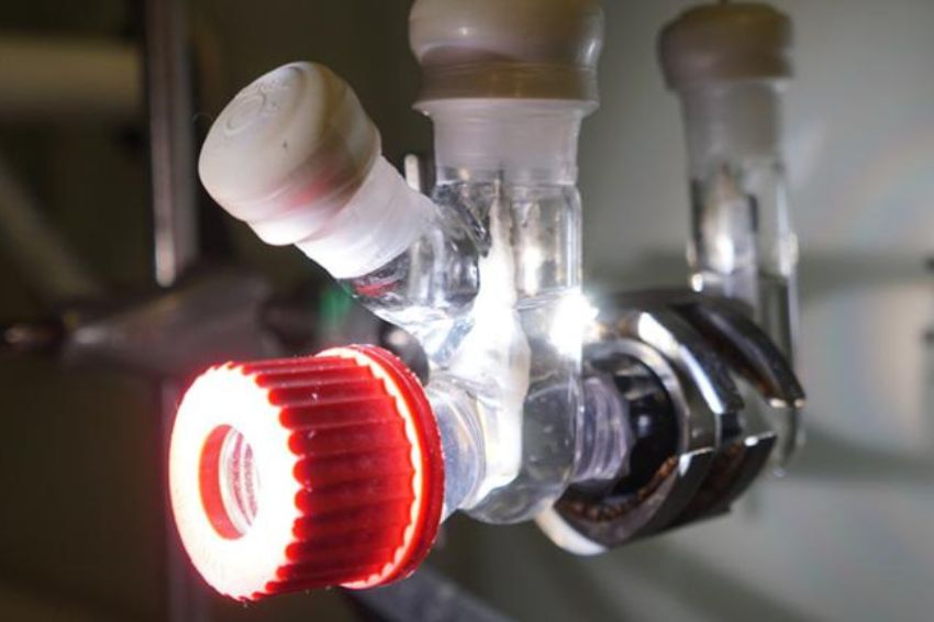 20-01-23-canal-solar-Solar-powered reactor converts CO2 and plastic into sustainable fuels