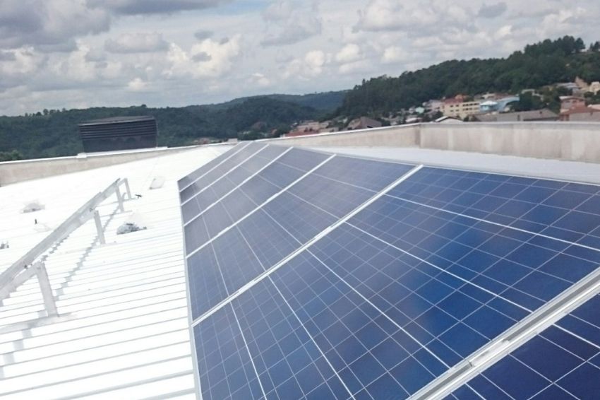 Foram utilizados 16 módulos fotovoltaicos da Canadian para a construção da usina. Foto: Reprodução