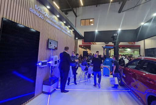 Solução completa de energia solar da BYD: utilização indicada por laser direcionado a cada produto. Foto: BUD/Divulgação