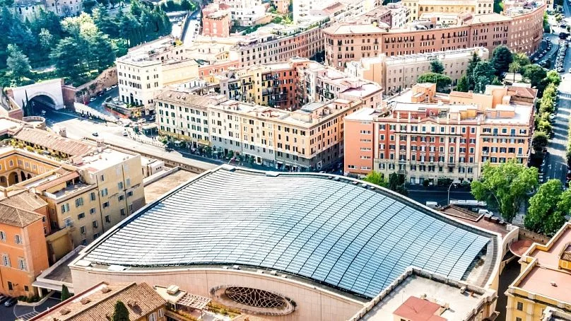 Da Inglaterra ao Vaticano: construções históricas aderem a energia solar
