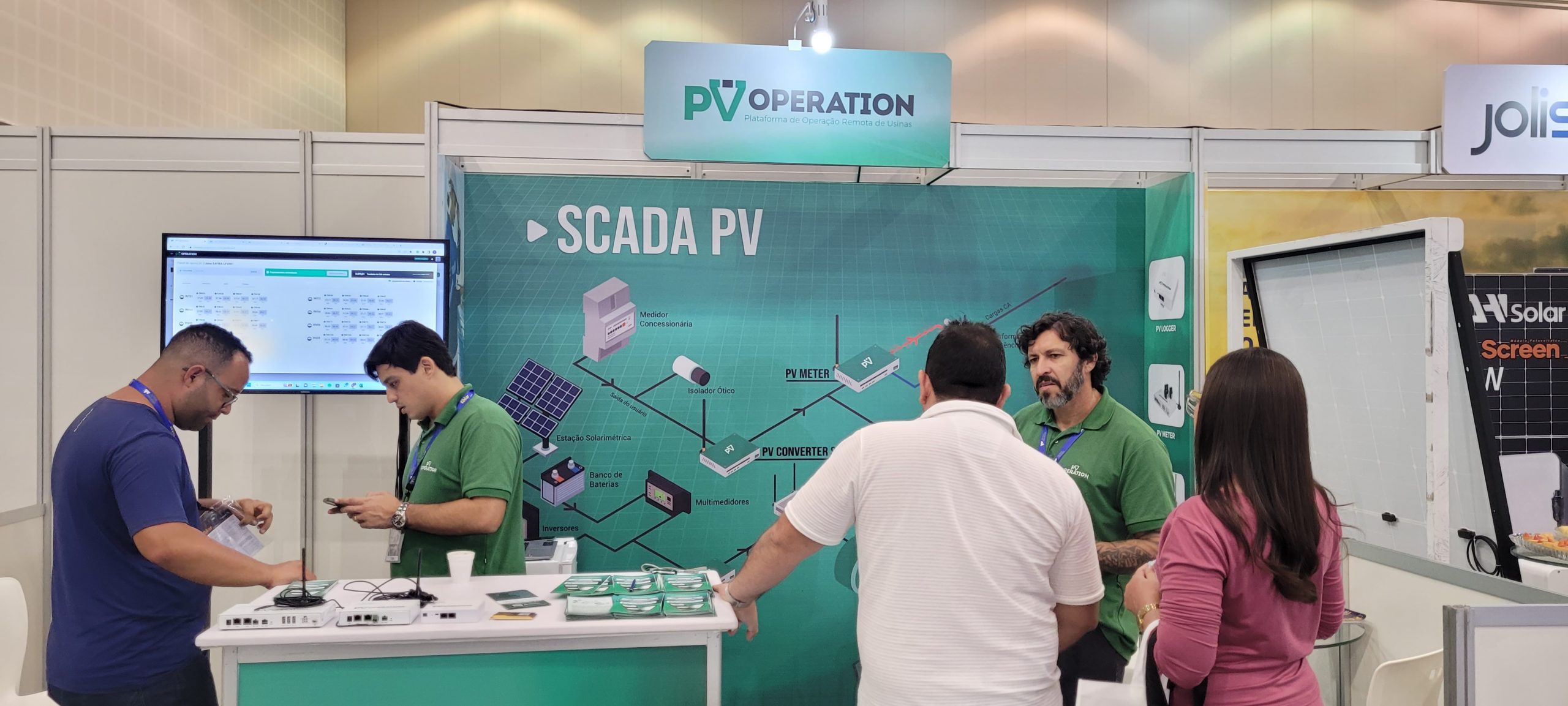Estande da PV Operation traz como destaque o sistema Scada. Foto: Canal Solar