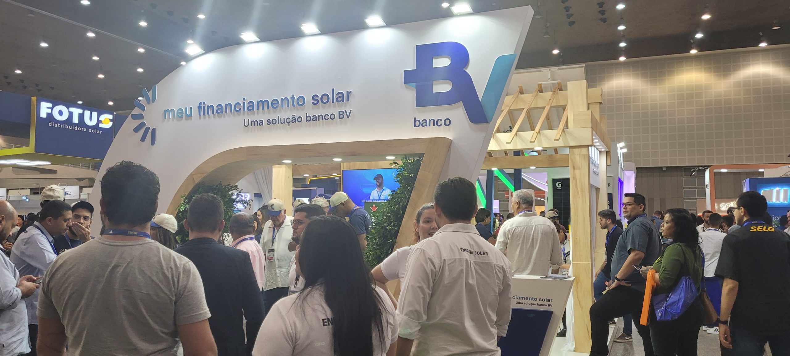 Intenção da empresa com a solução é atender proprietários de painéis, VEs e híbridos e consumidores em geral. Foto: Canal Solar