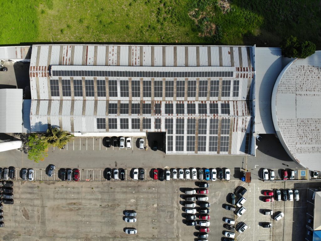 Sistema com capacidade de instalada de 145,25 kWp na Vigorito Chevrolet. Foto: Sunergia/Divulgação