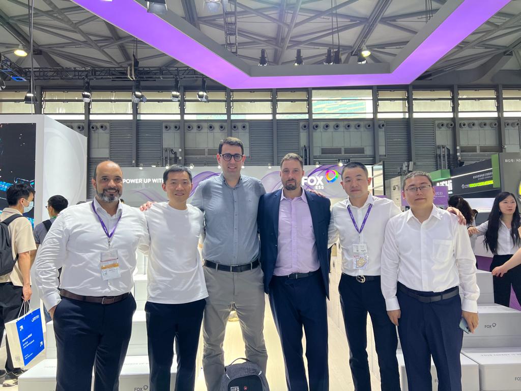 Equipe da Fox ESS e parceiros na SNEC 2023, realizada em maio na China. Foto: Fox ESS/Divulgação