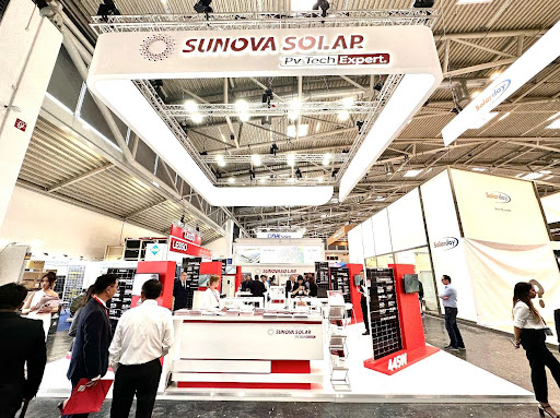 Estande da empresa na Intersolar Europe. Foto: Sunova/Divulgação