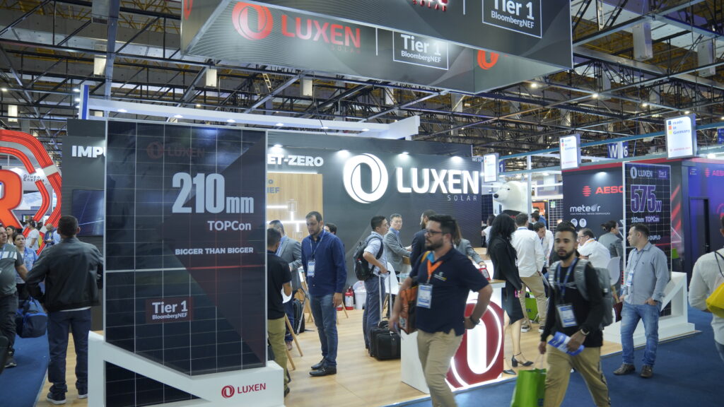 Estande da Luxen na Intersolar South America 2023. Foto: Luxen/Divulgação