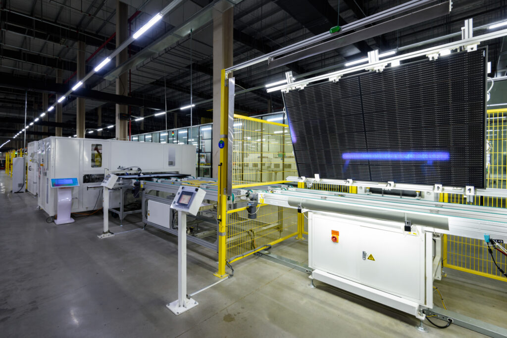 Módulos da fabricante possuem tecnologia TOPCon/N-Type. Foto: Helius/Divulgação