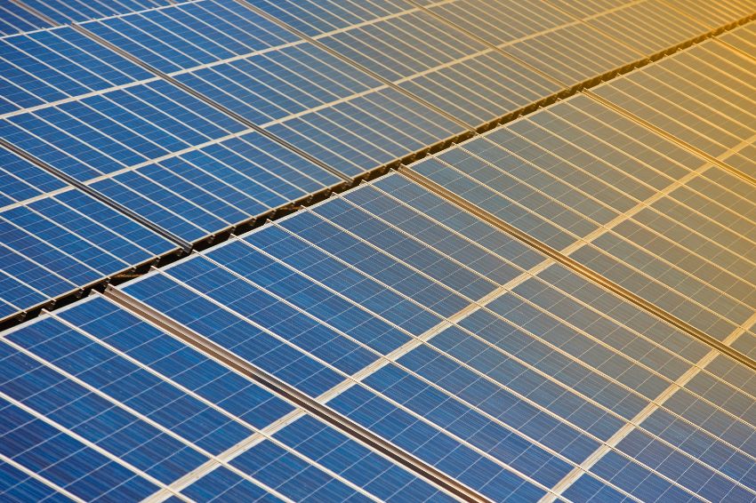 primeira novidade é no tocante à alteração do prazo de início para a injeção de energia dos empreendimentos que tenham protocolado a solicitação de acesso na distribuidora em até 12 (doze) meses contados da publicação da Lei n° 14.300/2022