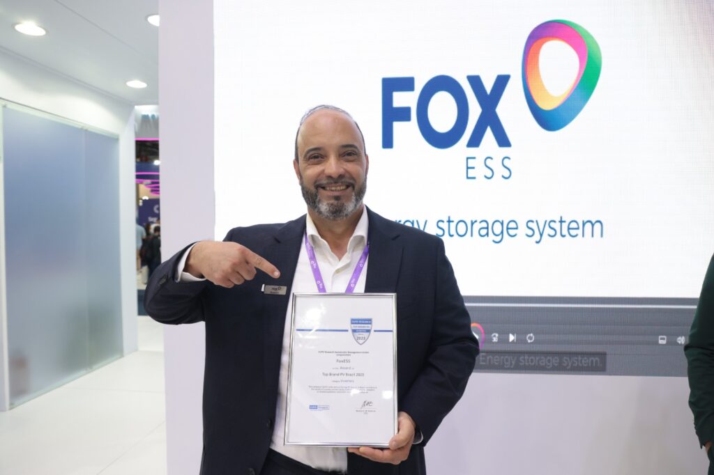 Empresa recebeu o Top Brand PV Brazil 2023. Imagem: Fox ESS/Divulgação 