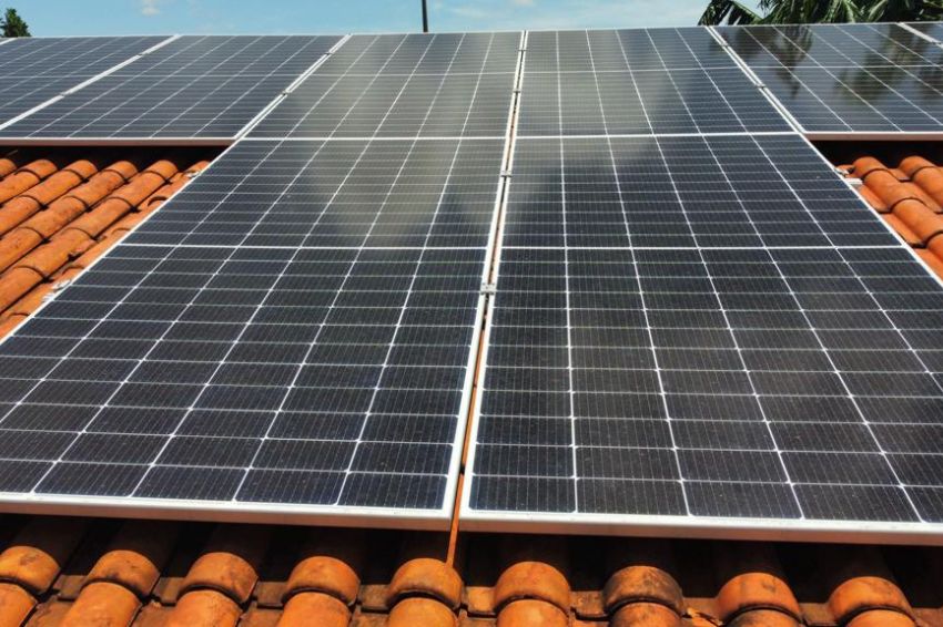 Painéis full-screen de 555 W da DAH Solar utilizados no projeto. Imagem: Evo Brasil Energia/Divulgação