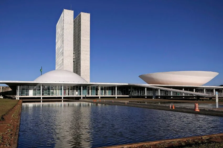 Projetos de isenção de impostos para setor de energia enfrentam dificuldades no Congresso