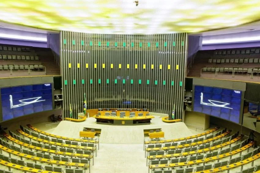 Câmara cobra ministro sobre riscos de default no mercado livre de energia