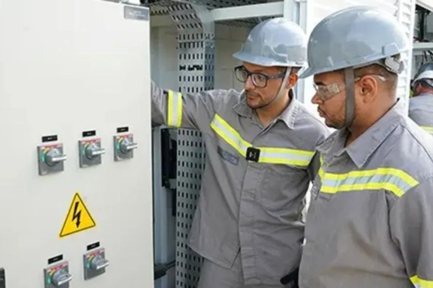 Dia do engenheiro eletricista celebrando os profissionais que conectam o mundo 