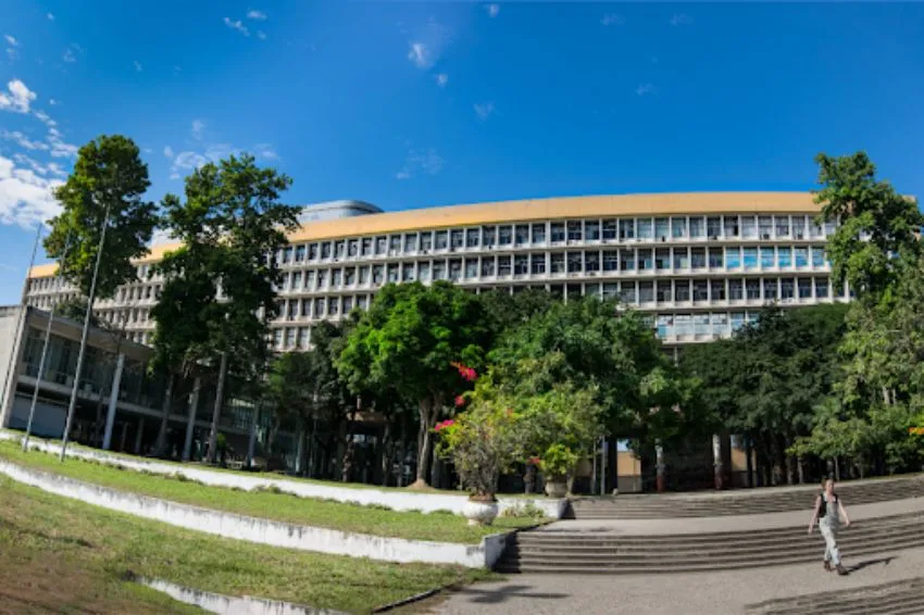 Light restabelece energia da UFRJ após decisão judicial