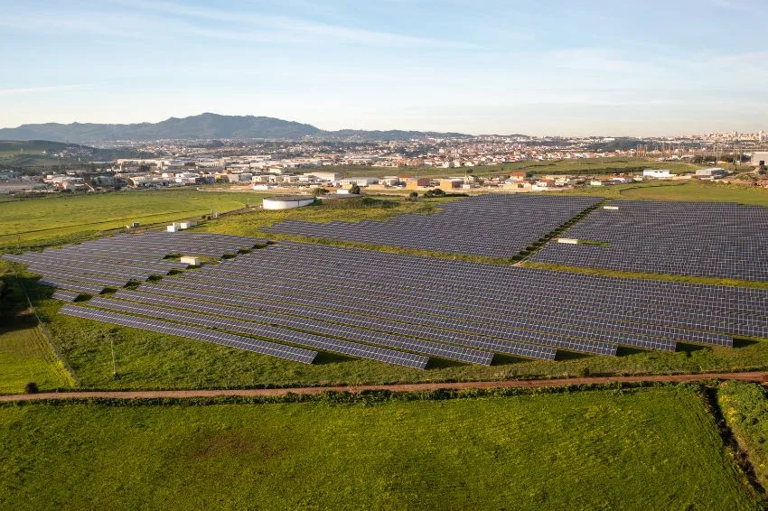 Quase metade das empresas não usa energias renováveis, aponta estudo 