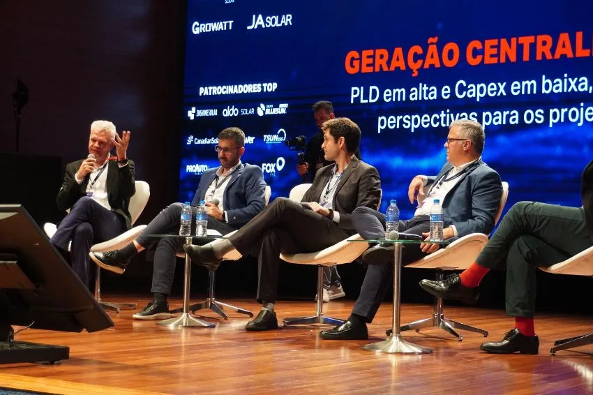 Inteligência artificial e o papel do inversor na competitividade de projetos FV