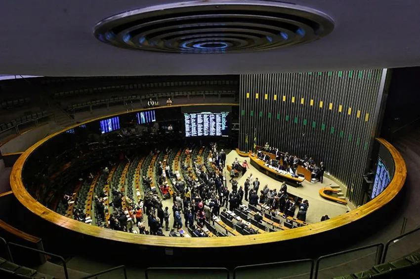 Politização do setor de energia solar é vital para avanços nesta área altamente regulada
