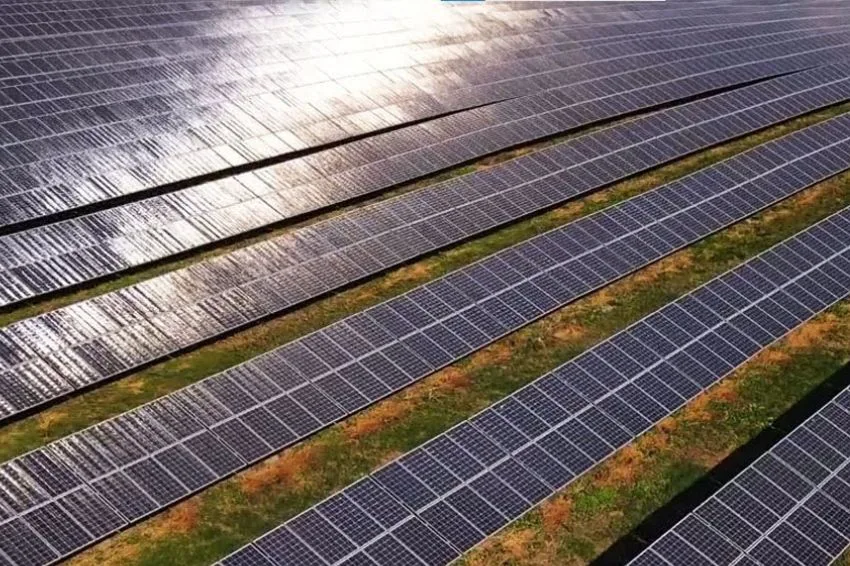 Câmara adia votação que zera imposto para importação de painéis solares