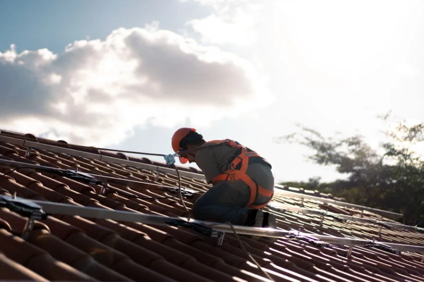 Como integradores de energia solar podem navegar pelos desafios de 2025?