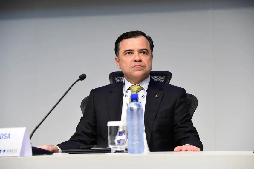 Crise entre ministro e ANEEL às vésperas de nomeação de diretor