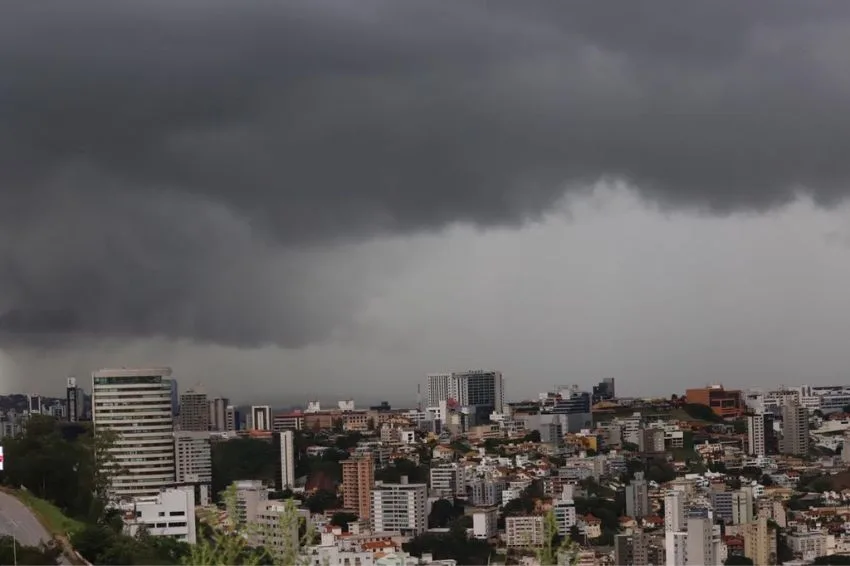 Milhares de endereços seguem sem energia em SP um dia após tempestade