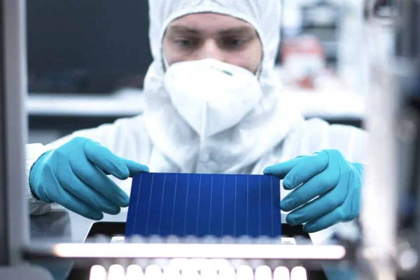 Oscilação de preços marca início de 2025 na cadeia produtiva solar