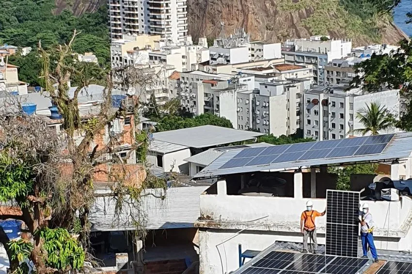RJ sanciona lei para estimular energia solar em áreas de vulnerabilidade social