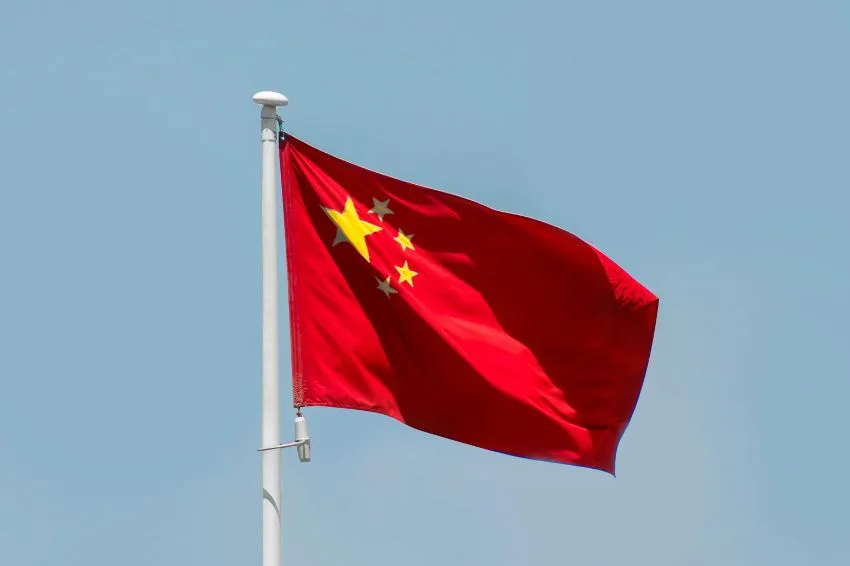China reduzirá incentivos para renováveis após crescimento recorde da solar e eólica