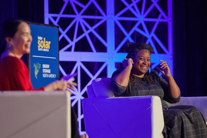 Intersolar North America traz tendências em energia solar, VEs e Inteligência Artificial