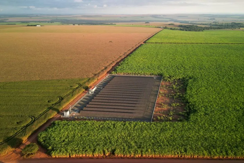 Mercado fotovoltaico no Brasil enfrenta desafios, mas abre espaço para soluções inovadoras