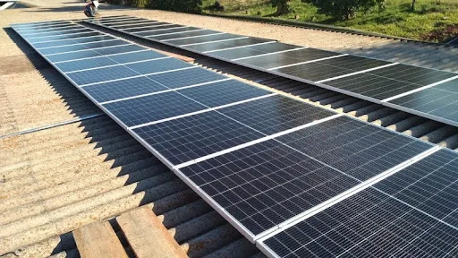 Sistema de geração solar com aplicação em telhado