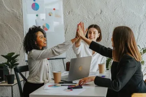 Mulheres no Setor de Energia: Avanços, Desafios e o Caminho para um Futuro Mais Inclusivo