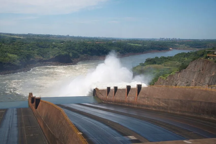 ANEEL mantém tarifa de Itaipu em U$ 17,66 por kWmês até final do ano