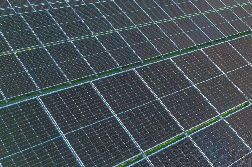 Adição de fontes renováveis bate recorde pelo 22º ano consecutivo, diz IEA